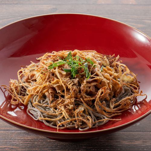 Chilled soba noodles with beef and fried onions