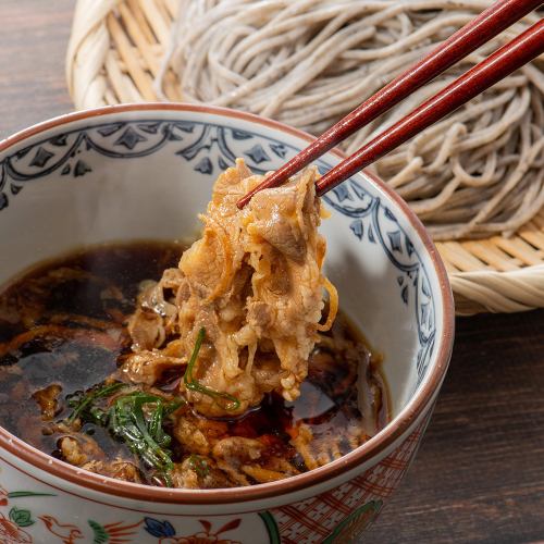 Soba noodles with beef and fried onions