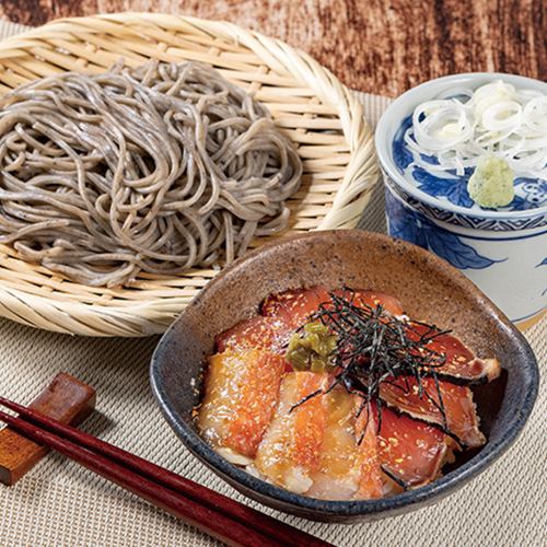 小さな丼と蕎麦のセット各種あり♪
