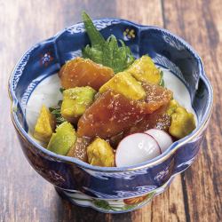 マグロとアボカドの山葵昆布醤油和え