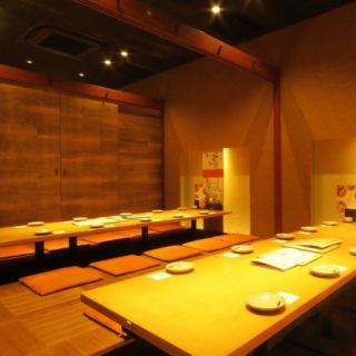 A completely private room with a sunken kotatsu can be reserved for up to 60 people.You can freely arrange the layout for 20 or 40 people. Please feel free to visit the store if you would like to use the space.