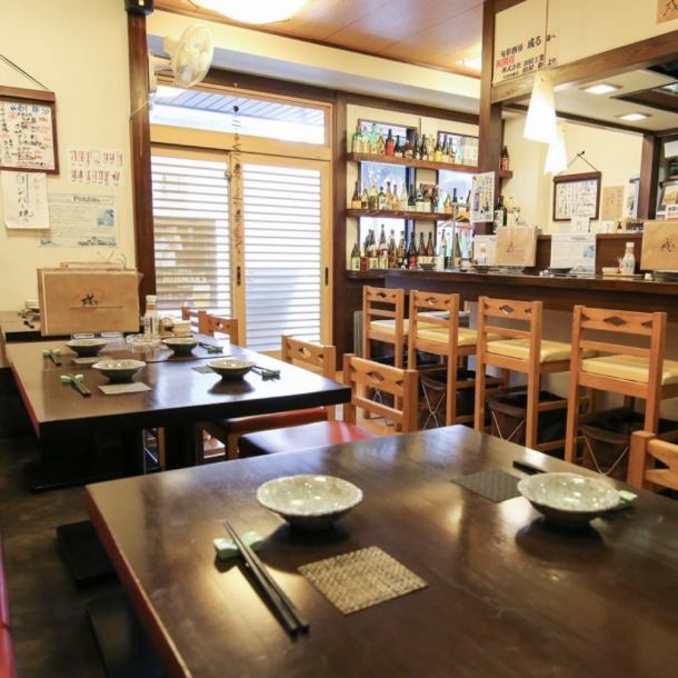 Inside the store, there are counter seats, table seats, and private rooms with tatami mats.It can be used by a wide range of people, from single people to groups and groups.The store can be reserved for 28 to 30 people.Please feel free to contact us regarding the number of people, budget, and contents.