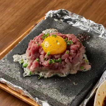 馬肉を使った生ハンバーグ