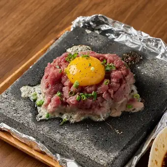 馬肉を使った生ハンバーグ