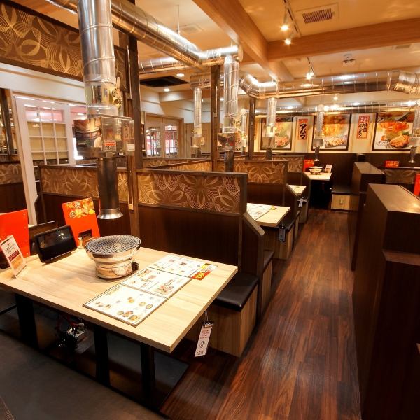 Spacious and bright store.Not only for families, but also for meals with friends, corporate parties, and other banquets.Please use it in various scenes.