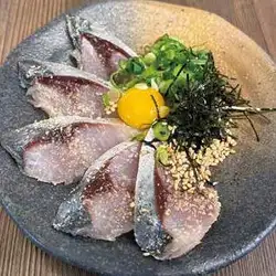Fatty mackerel with sesame sauce
