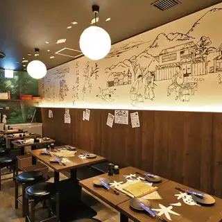 각종 연회에 최적인 테이블석은 2명보다 이용하실 수 있습니다.테이블을 연결하면 최대 22 명까지의 연회도 OK!