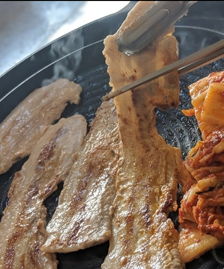 国産豚バラ肉の旨みが口いっぱいに広がるサムギョプサルを是非♪