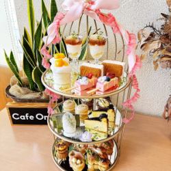 9種のチーズケーキと2種のアミューズのアフタヌーンティーセット