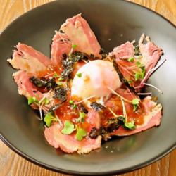 選べるサラダとメインプレート～ローストビーフのライスボウル（16穀米)和風ソース～