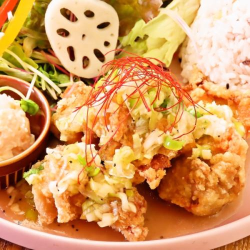 선택할 수 있는 샐러드의 메인 플레이트♪
