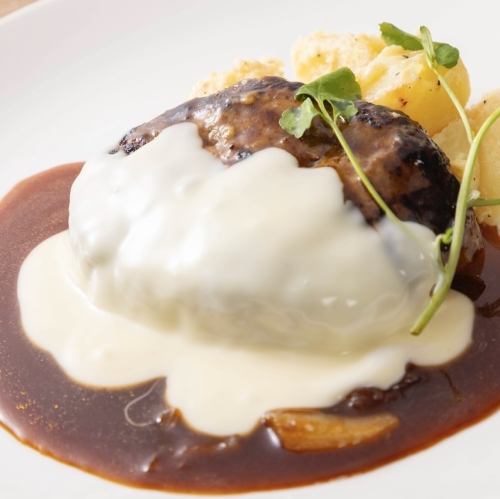 Hamburg steak with cheese fondue sauce