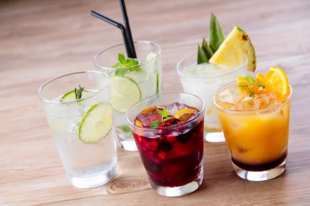 【软饮和汤吧】可单独点选,也可作为派对菜单的一部分。