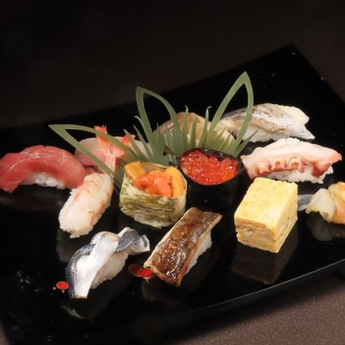 当店人気の一品【2】旬の食材で顔ぶれが変わる四季折々逸品！三陸産鮮魚握り◆2100/2600/2700/3500/5500円