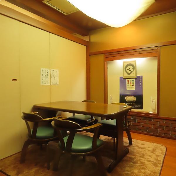 小上がりのお座敷は、最大30名様まで貸し切り可能。靴を脱いでゆったりとお酒を楽しめば、宴会も盛り上がります◎人数やシーンに合わせて様々なコースをご用意しており、ハレの日や顔合わせなどにも最適。貸し切りをご希望の際はお早めにお問い合わせください。ランチ営業も行っていますのでお手頃ランチもいかがでしょうか