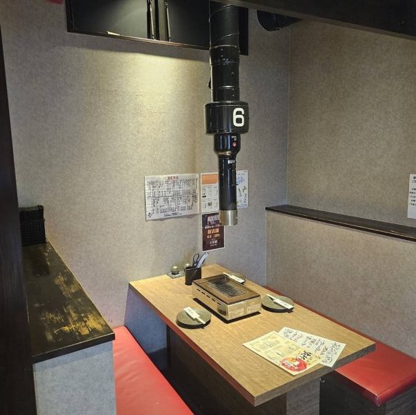 落ち着きのある和モダンなお席は、プライベート感を保ちながら安心して食事に集中できる居心地の良い空間となっています。