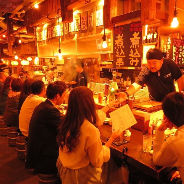 The counter seats are the most popular.Kushiyaki grilled in front of you will whet your appetite.You can see the staff grilling with all their might!!