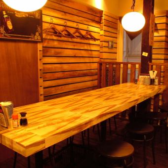 【Table seat】 It is a table which enters and is in the back.Available for about 8 people.