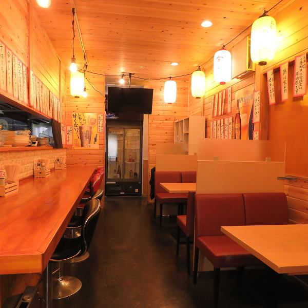 Warm orange lighting and a space filled with the warmth of wood invite you to relax.We have counter seats, table seats, and tatami mat seats, so we can accommodate a variety of occasions!