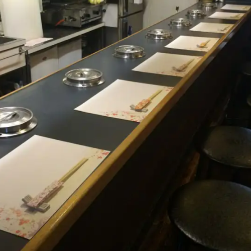 1名カウンター×7席ございます。