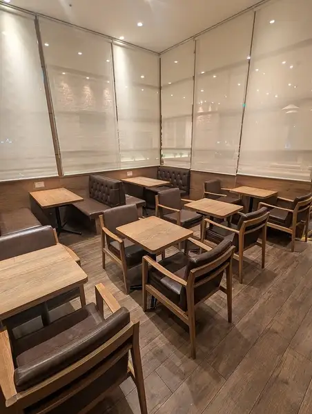 【大人数可能！】会社宴会・女子会・バースデーなどお集まりはキッサカバでどうぞ♪パーテーションを下して個室空間の演出も♪