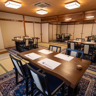 The second floor seats are the tatami room floor.We have 2 semi-private rooms for 4 people and 3 tatami mat seats for 4 people, which can be used as semi-private rooms.