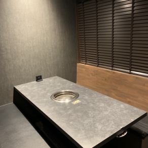 6名様用のテーブル席をご用意しております。お子様連れのお客様もご来店OK！広々としたお席のため、ゆっくりとお寛ぎいただけます♪各種宴会でのご利用も可能です◎ご予約お待ちしております。