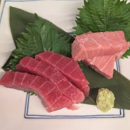 Red meat, medium fatty tuna sashimi