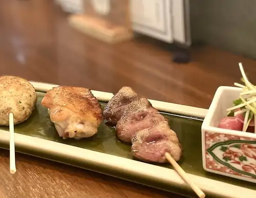 鶏串焼き三味と小鉢