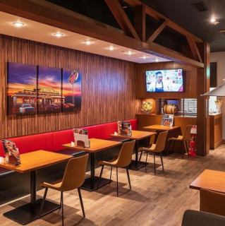 〈貸切可能〉50名様から貸切も対応可能◎パーティーや歓送迎会、お誕生会など様々なシーンでご利用いただけます。『MIDTOWN　BBQ』で自慢のお肉料理をお楽しみください♪