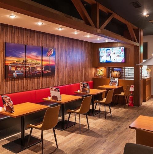 〈貸切可能〉50名様から貸切も対応可能◎パーティーや歓送迎会、お誕生会など様々なシーンでご利用いただけます。『MIDTOWN　BBQ』で自慢のお肉料理をお楽しみください♪