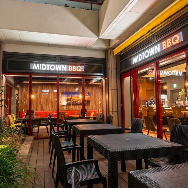 【豪華テラス席も♪】当店はテラス席も多数設けており、開放的な空間でBBQをお楽しみ頂けます！開放的な空間での宴会・パーティーは盛り上がることまちがいなし！お早めにご予約ください！