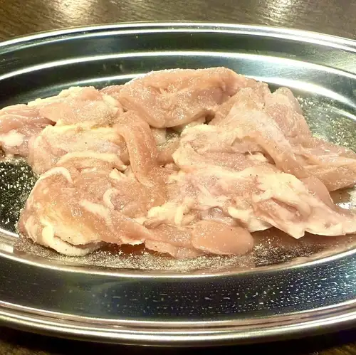 鸡脖子（佐以酱汁或盐）