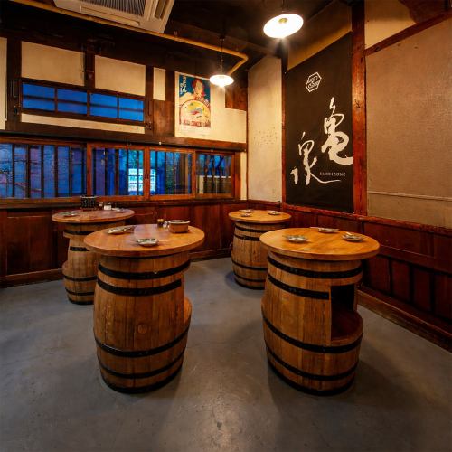 古民家を改装した趣のあるレトロな店内で日常を忘れ寛ぐ