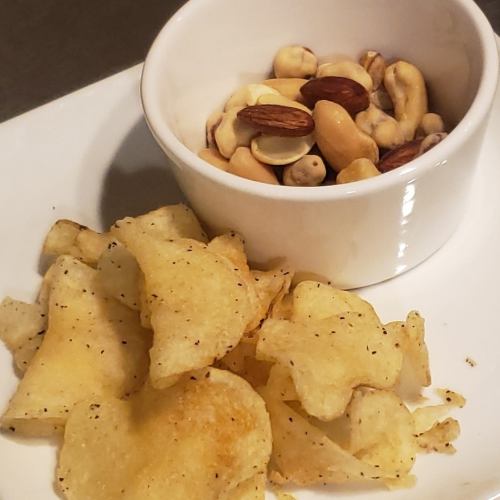 Mixed Nuts and Black Pepper Potato Chips