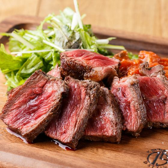 Leave it to Yono's meat bar♪ We recommend the black Angus beef and grilled colorful vegetables!!