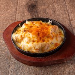 烤馬鈴薯配鱈魚子和乳酪,以及啤酒花條