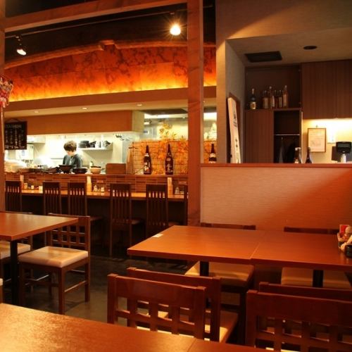 <p>Small parties, friends, families, and single women are all welcome at the counter and table seats! Smoking is also allowed!</p>