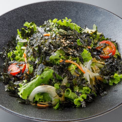 Choreogi salad with plenty of seaweed