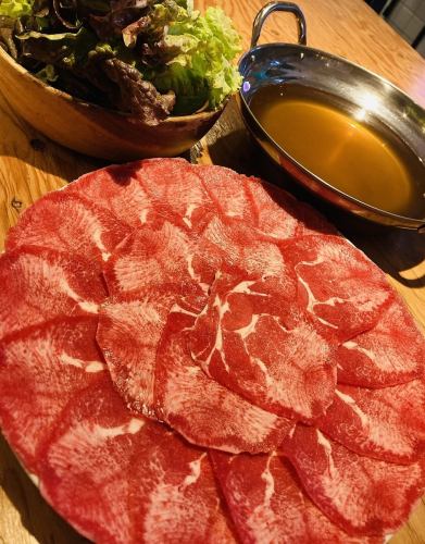 [Tongue shabu-nabe with thinly sliced fresh tongue served with Japanese-style soup stock! A superb hot pot that you will want to eat again and again]