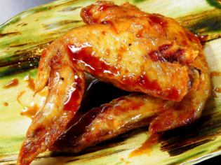 닭 날개 튀김 (2 개) (향신료 & 소금 or 맛 소스)