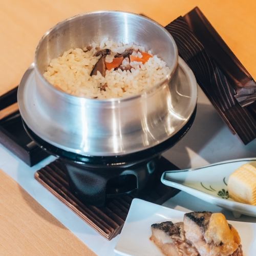 【お昼の定番】アサリ釜飯◆ふっくら炊き上げた海の幸の旨みが広がるランチ限定メニューです♪1600円(税込)