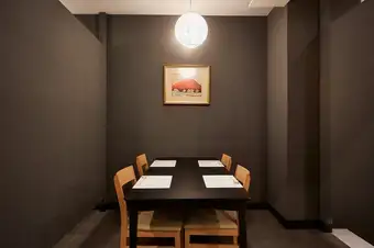 テーブル席のご用意ございます。