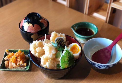 Aburaya specialty tempabushi (kakiage bowl) [3 pieces of kakiage, egg, vegetables]