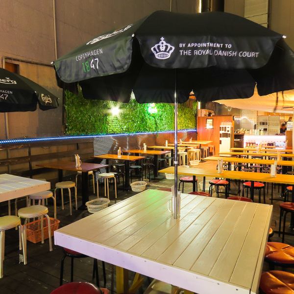 風が心地よい開放的なテラス席で、リラックスした時間を過ごせる「Hola！Beer Garden」。炭火焼きの香ばしいBBQやドリンクを楽しみながら、日常を忘れるリフレッシュしたひとときをお楽しみください。