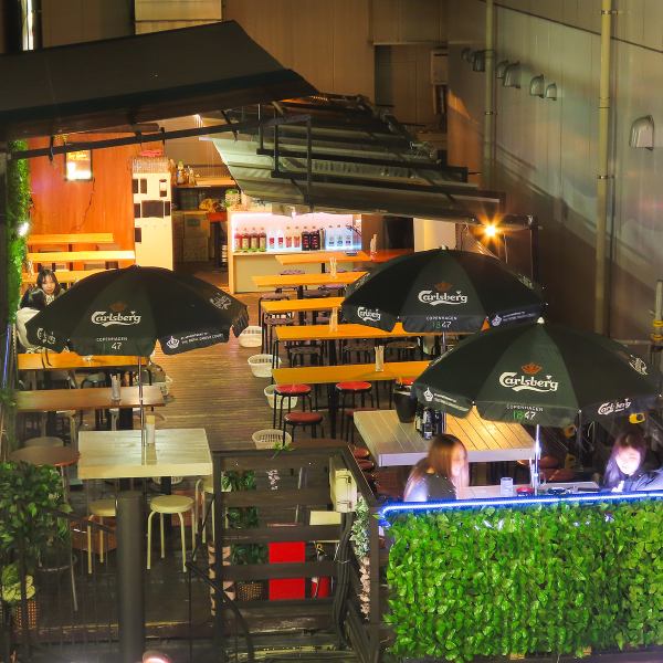 「Hola！Beer Garden」のテラス席は、開放的で居心地の良さが人気の秘密。おしゃれな空間で、BBQやシュラスコを楽しみながら、リラックスしたひとときをお過ごしください。特別な時間を演出します。