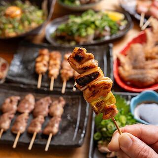 炭火で丁寧に焼き上げた焼き鳥が食べ放題！