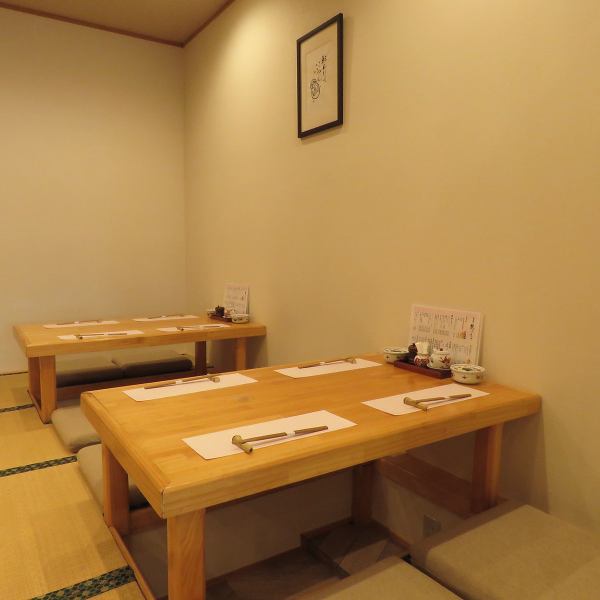 [Group / Entertainment] We have a digging-type tatami room that will not get tired even if you sit for a long time.(4 seats x 2 tables) Ideal for group meals and entertainment.