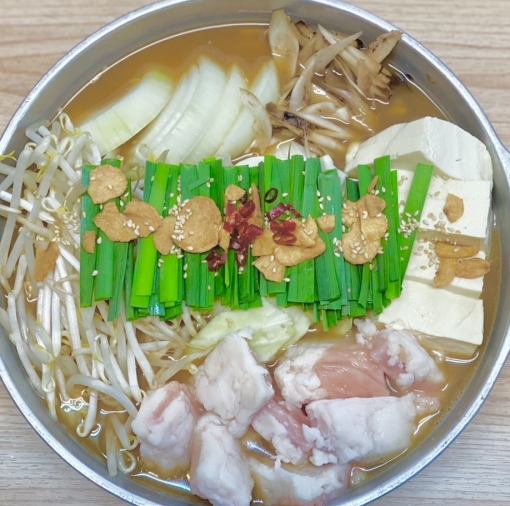 【忘年會】【牛內臟鍋】主菜！ 2小時無限暢飲+10道菜6000日圓（含稅）