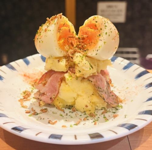 ベーコンと半熟玉子のポテトサラダ